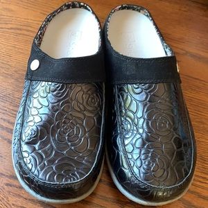 Spenco clogs/mules floral black size 11 women’s
